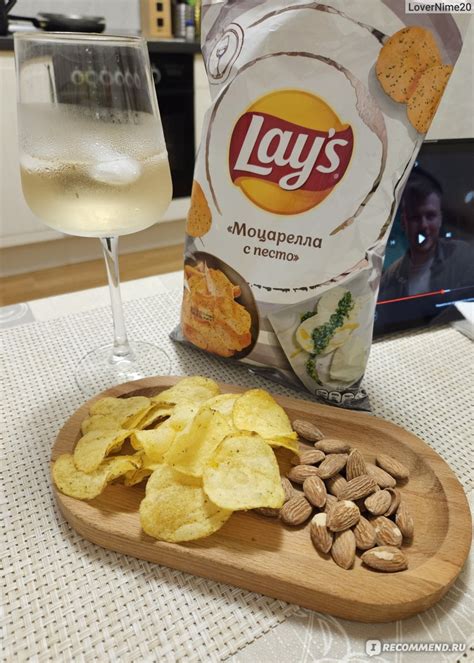 Вишневое пиво и картофельные чипсы