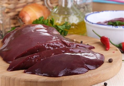 Полезные свойства свиной шкуры для питомца