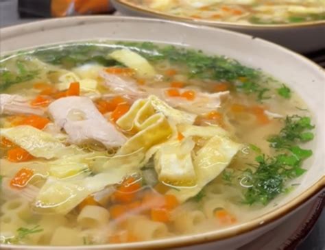 Быстрый рецепт сухого супа с курицей и лапшой