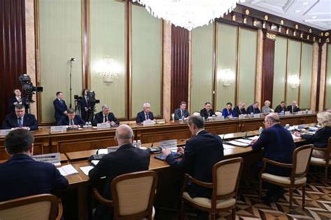 Взаимодействие правительства с автопроизводителями для решения проблемы