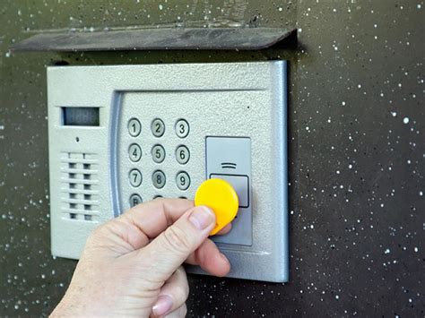 Опасность отключения двери домофона в подъезде безопасно