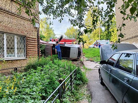 Перевернулась машина: что делать в первую очередь