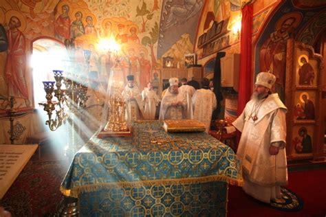 Стол на трапезе в церкви и его значение в сновидении